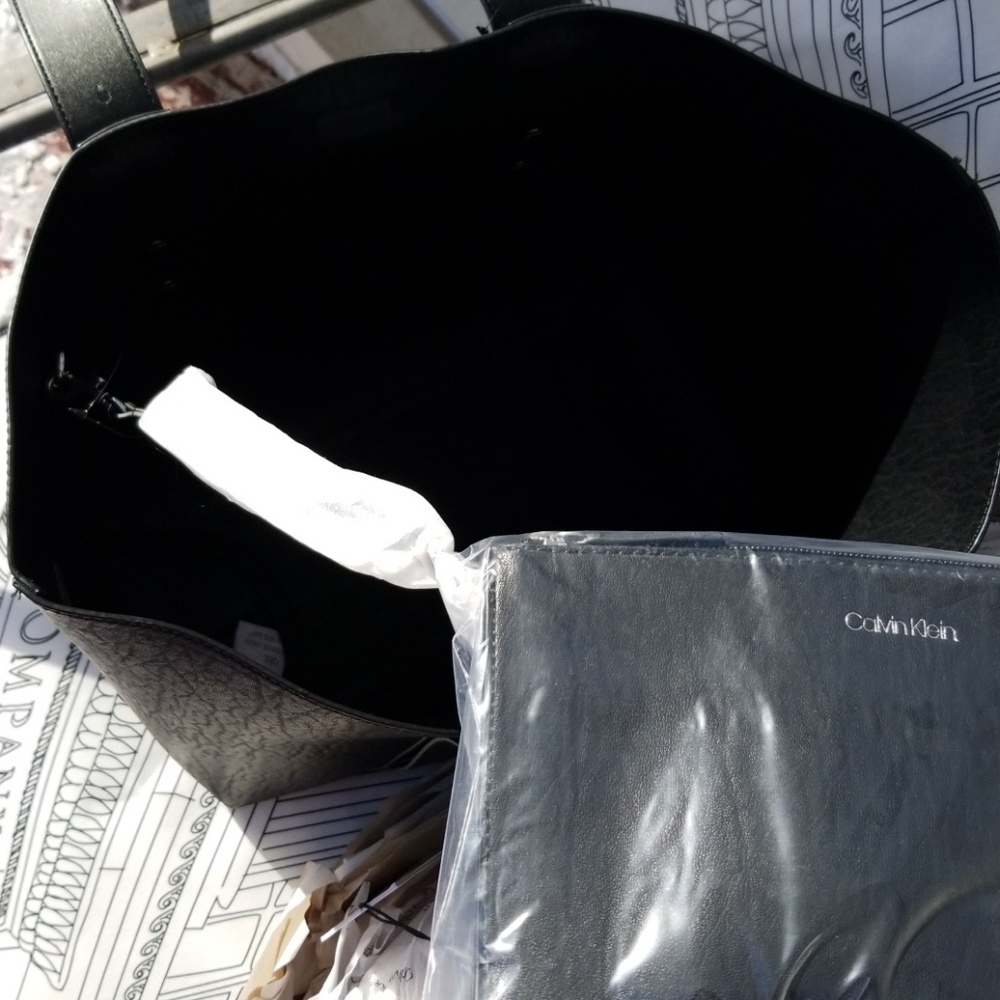 NEW Calvin Klein Large Sleek Textured Leather Bag - Picture 6 of 8